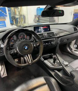 BMW M3 Target Blue Eye 2 inbouw door D&B Inbouwstation